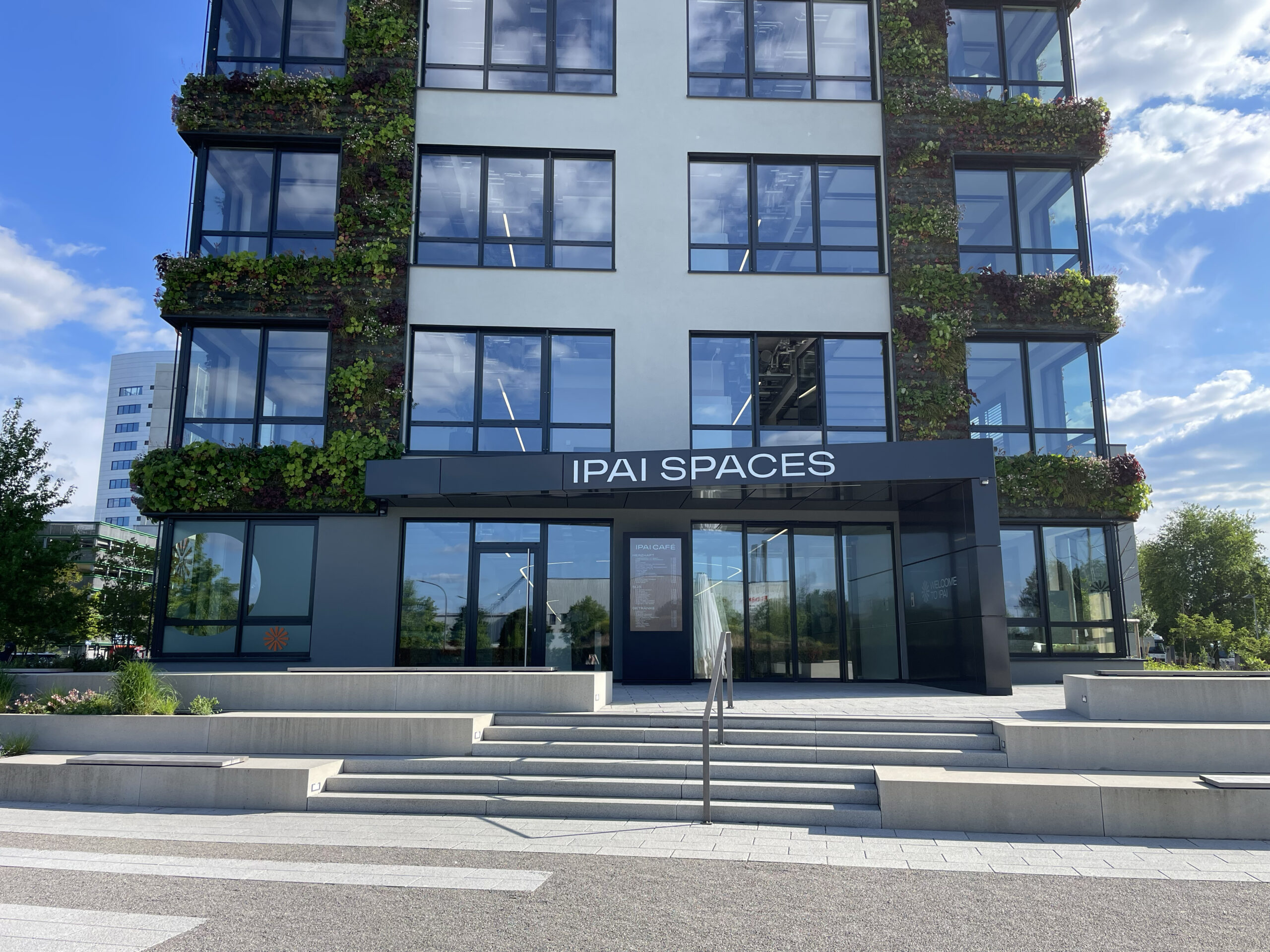 W11 / IPAI Spaces Blick auf das Gebäude